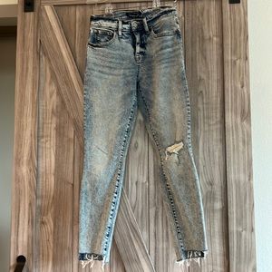 Like new. Never worn. Lucky Denim Jean